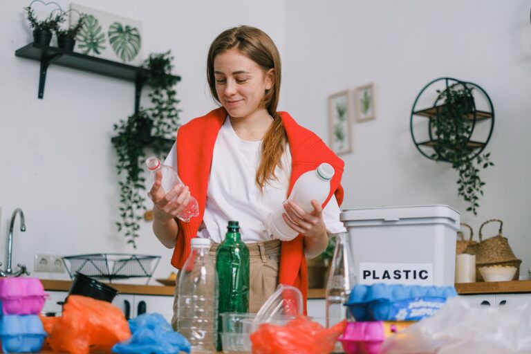 Zero Waste Lifestyle: A Practical Guide to Living With Less Trash Zero Waste Lifestyle: A Practical Guide to Living With Less Trash